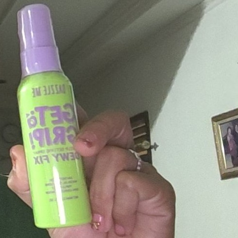 Get a Grip! Makeup Setting Spray Dewy Fix imgfdn-0869a573-af7d-40e4-8948-c1ba67de42b7