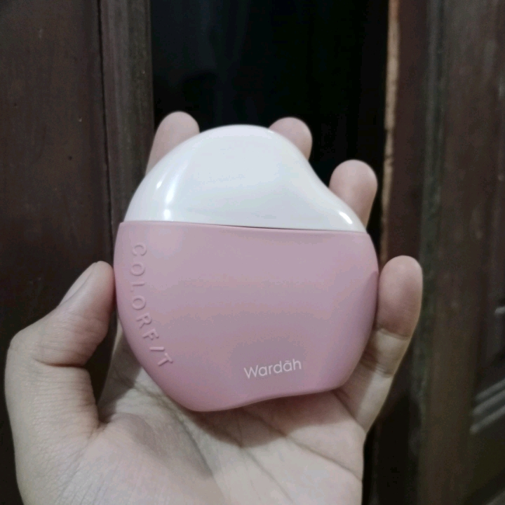 Colorfit Supercharged Tinted Glow Skin Tint - 31W Creme Beige imgfdn-a200be9e-27ed-47c7-acf9-81ea2b39a188