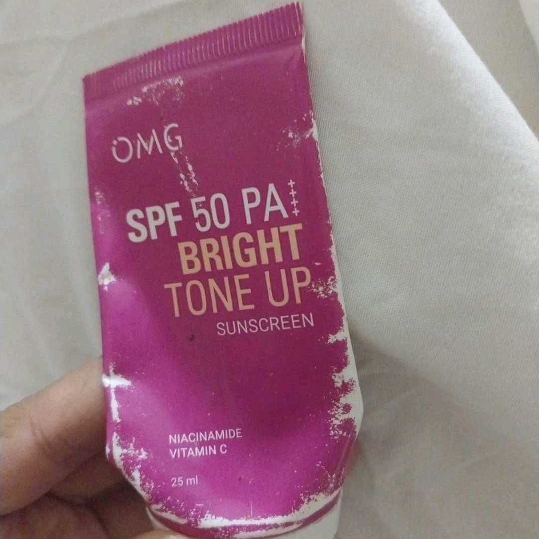 Bright Tone Up Sunscreen SPF 50 PA++++ imgfdn-c5026d9f-26fd-4c44-a48f-250fd9eb0e44