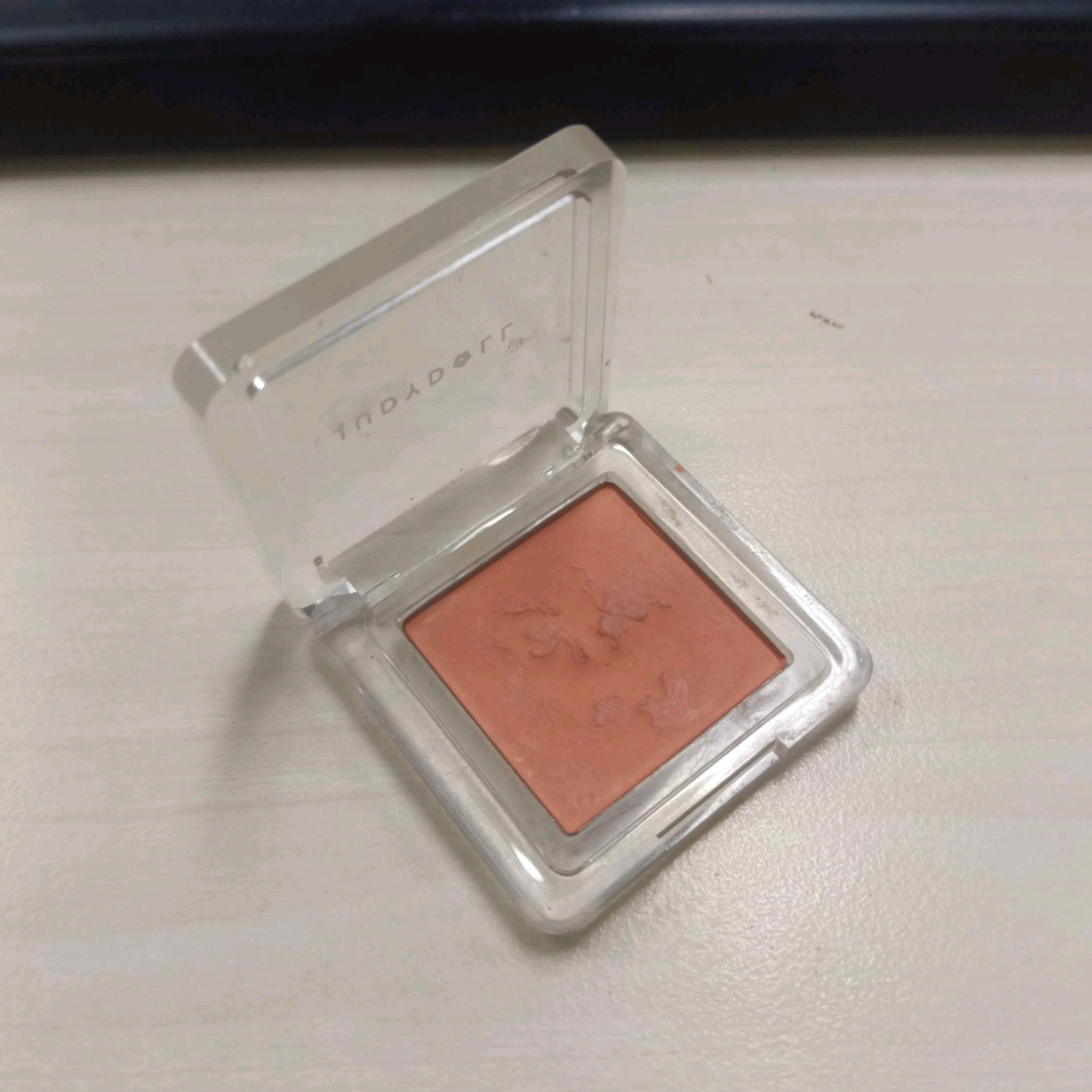 Pretty Blush Powder - #04 Juicy Melon imgfdn-fdd503ba-5f71-4799-8128-c5d54f3427a3
