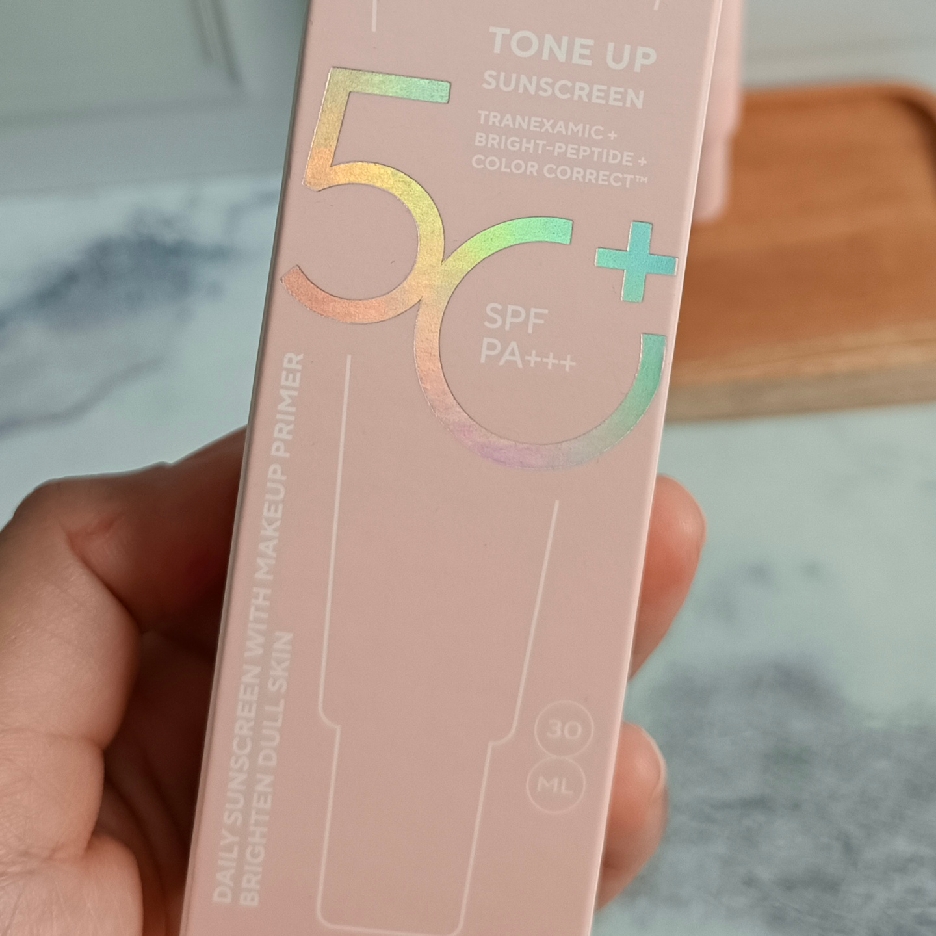 UV Shield Tone Up Sunscreen imgfdn-aa59a2ab-7035-4b24-8337-2afcecdc9566