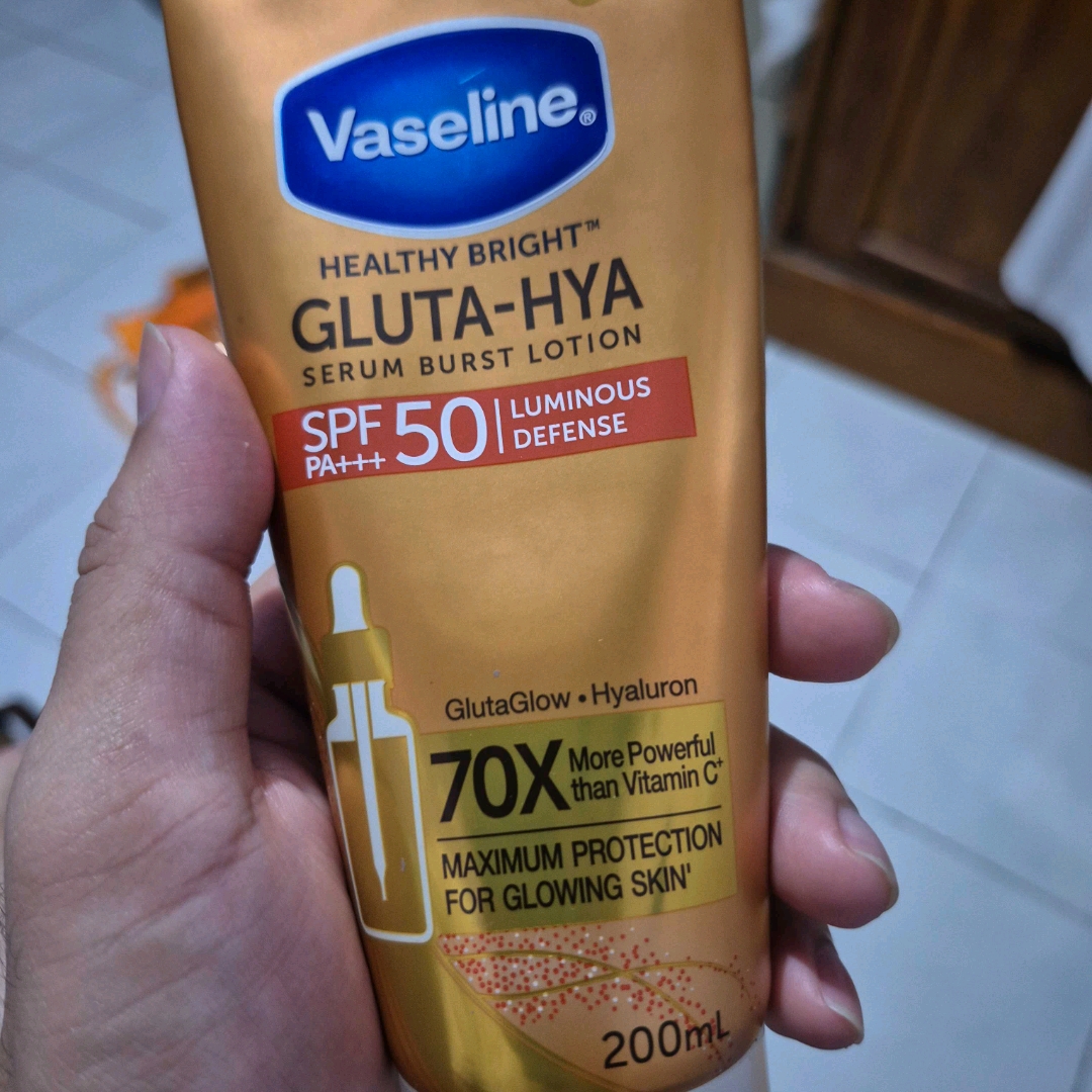 Healthy Bright Gluta-Hya Serum Burst Lotion - SPF 50 PA+++ Luminous Defense imgfdn-7f3dfb50-4d9e-4798-ad65-aa4ce67d159c