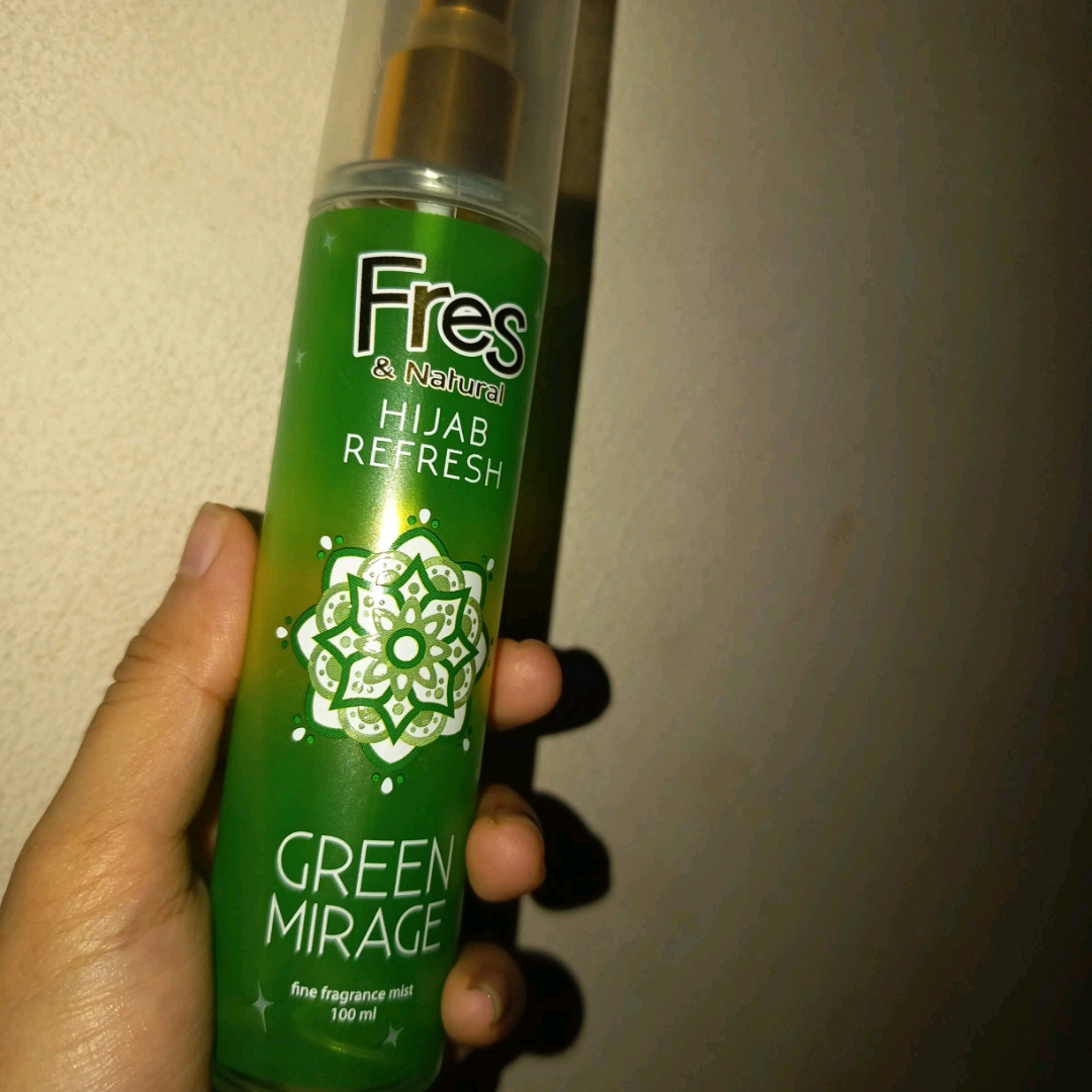 Hijab Refresh Spray - Green Mirage imgfdn-475877f7-4b70-4eb2-a18a-0c4c76535f03