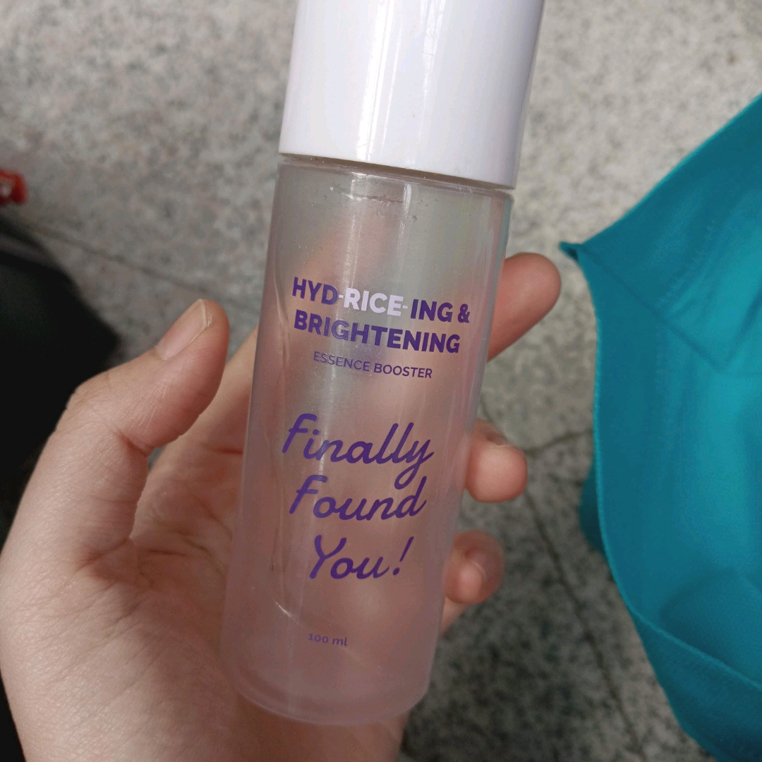 Hyd-rice-ing & Brightening Essence Booster imgfdn-100c3d39-3cc7-4255-92e2-665c5108b115