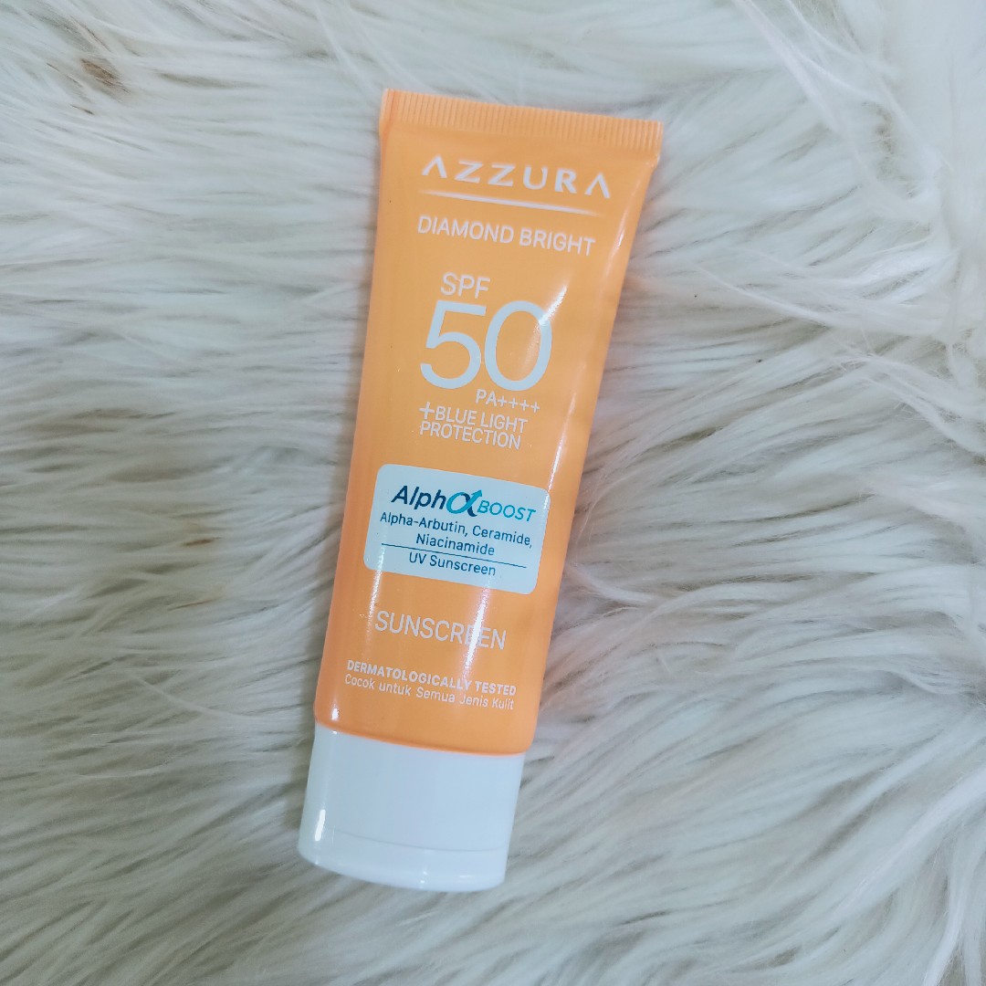 Diamond Bright Sunscreen SPF 50 PA ++++ imgfdn-37220817-3b5b-43d2-aeab-aa69f785c6c7