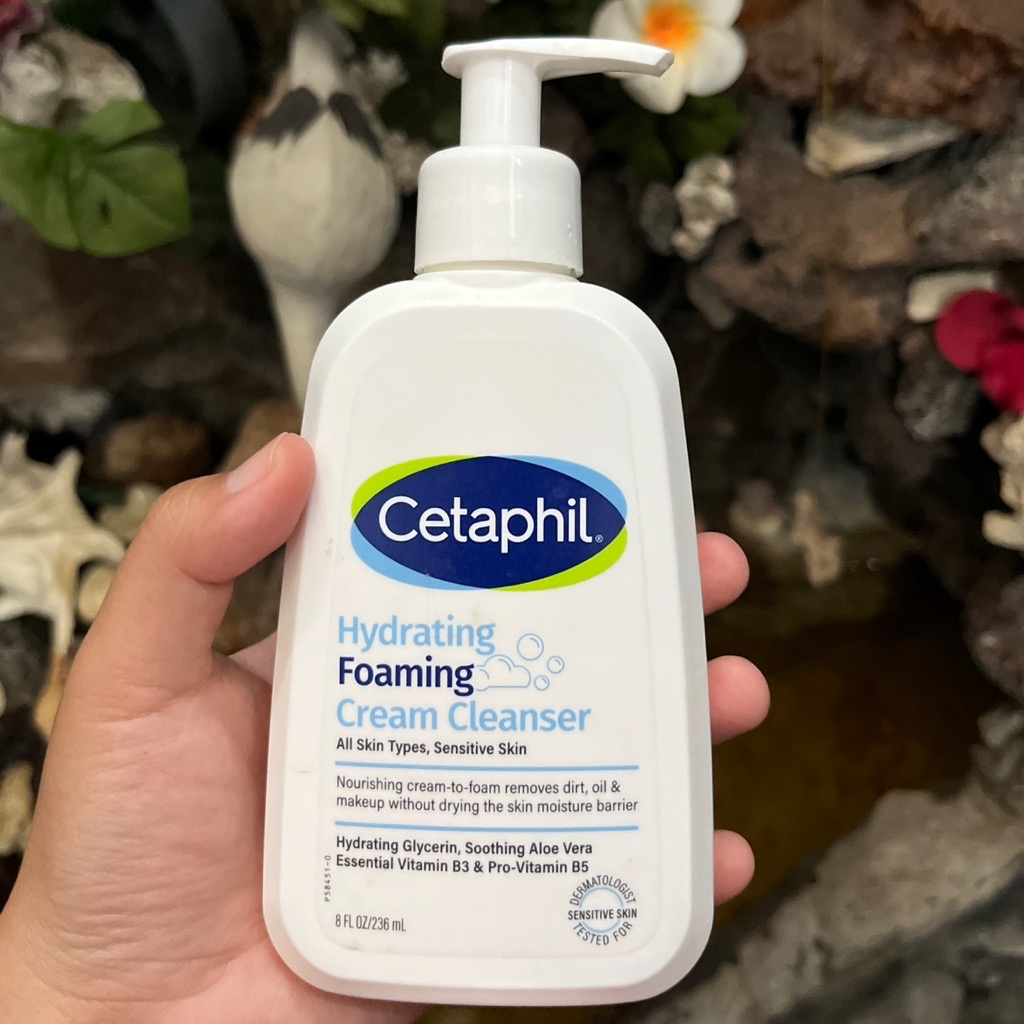 Hydrating Foaming Cream Cleanser imgfdn-65ed5253-957b-41c2-a87b-4269cc93a18f