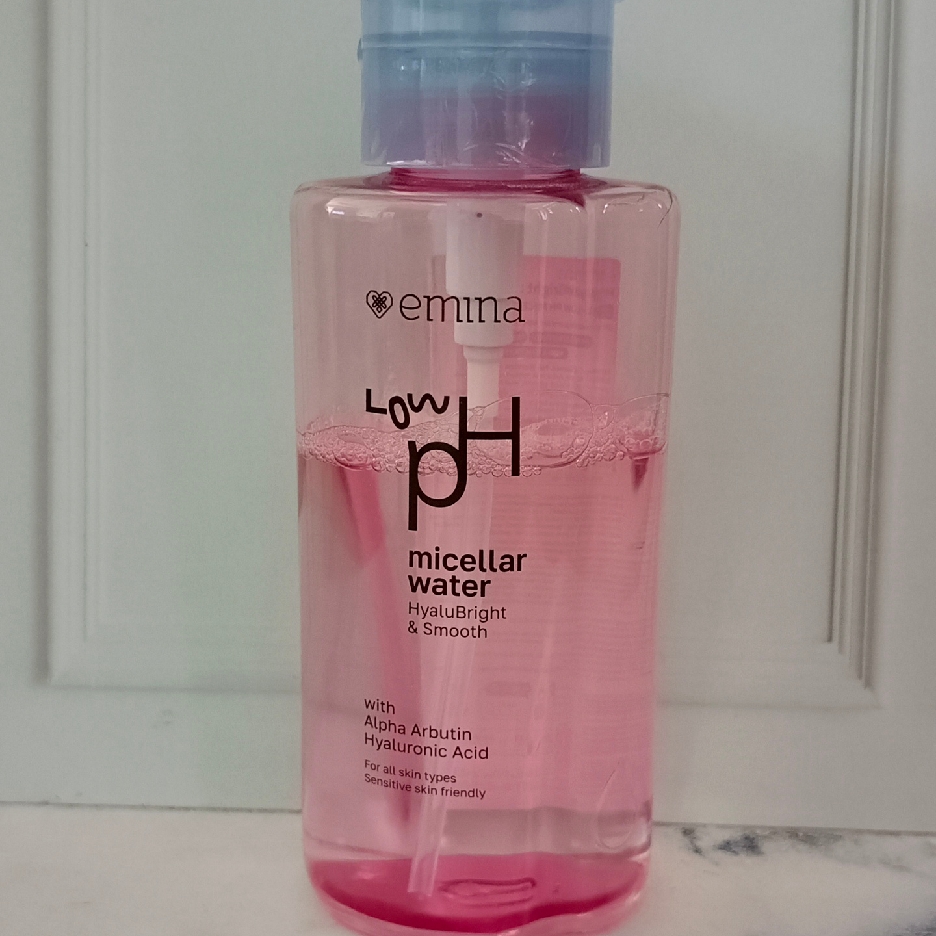 Low pH Micellar Water HyaluBright & Smooth  imgfdn-a833f96c-e5fe-45e0-a571-0359dff241b4