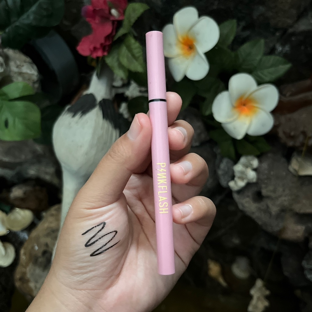 Waterproof Easy Eyeliner - Black imgfdn-b201c2d7-82af-4e88-a8dd-8e14ee6cf021