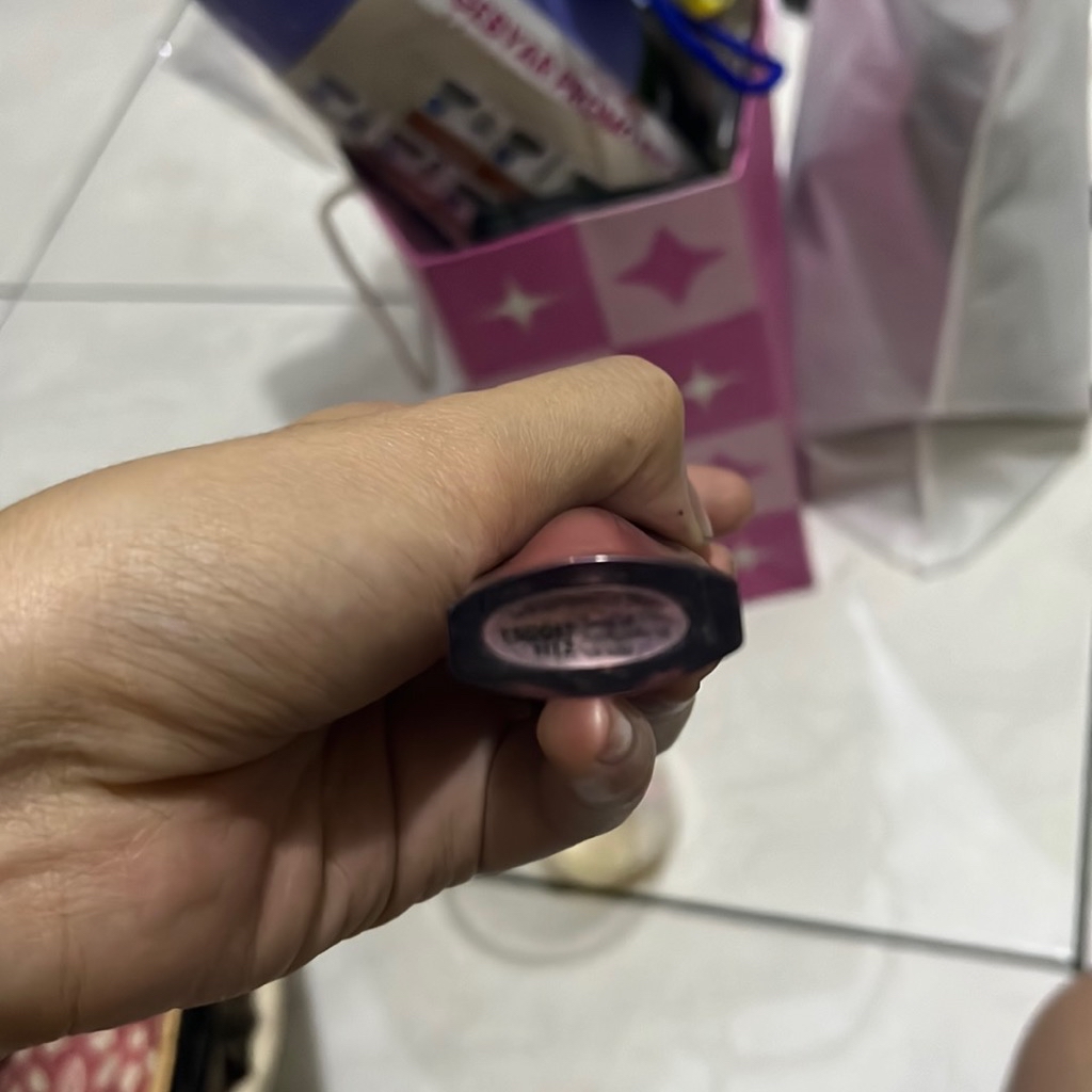 Nebula Velvet Lip Cream - 04 Allura imgfdn-ac82cead-7c04-48a1-bb9d-4fe8a083e123