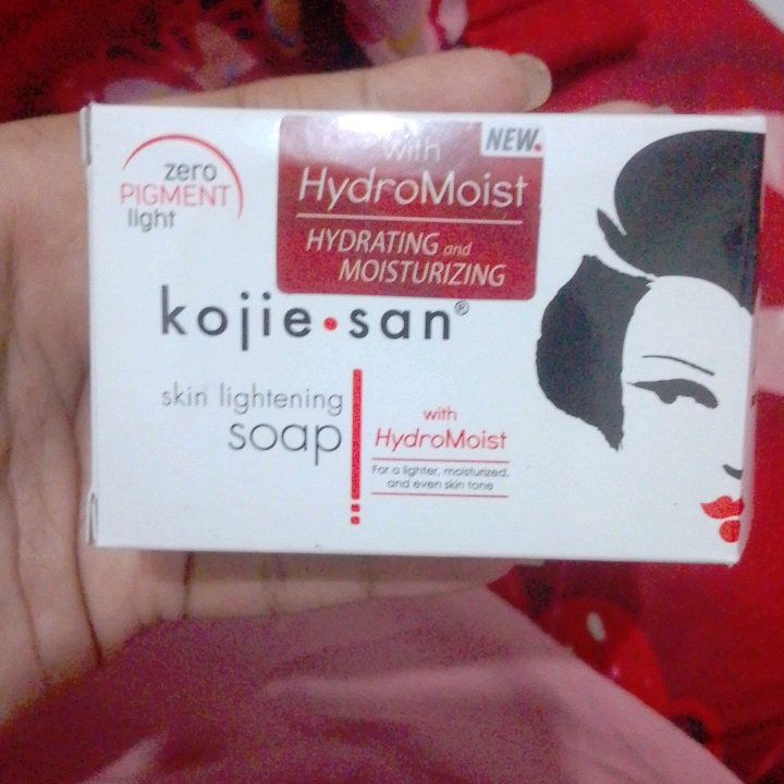 Skin Lightening Soap with Hydromoist imgfdn-c1af63f4-fc5e-4714-a10c-d04c9a529c6d