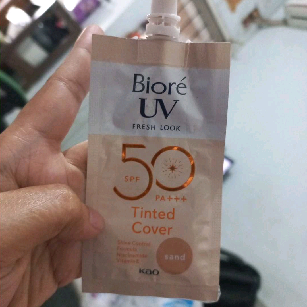 UV Fresh Look Tinted C SPF50 - Sand imgfdn-d03f198b-c5f6-4b65-82d4-8ab358ce322d