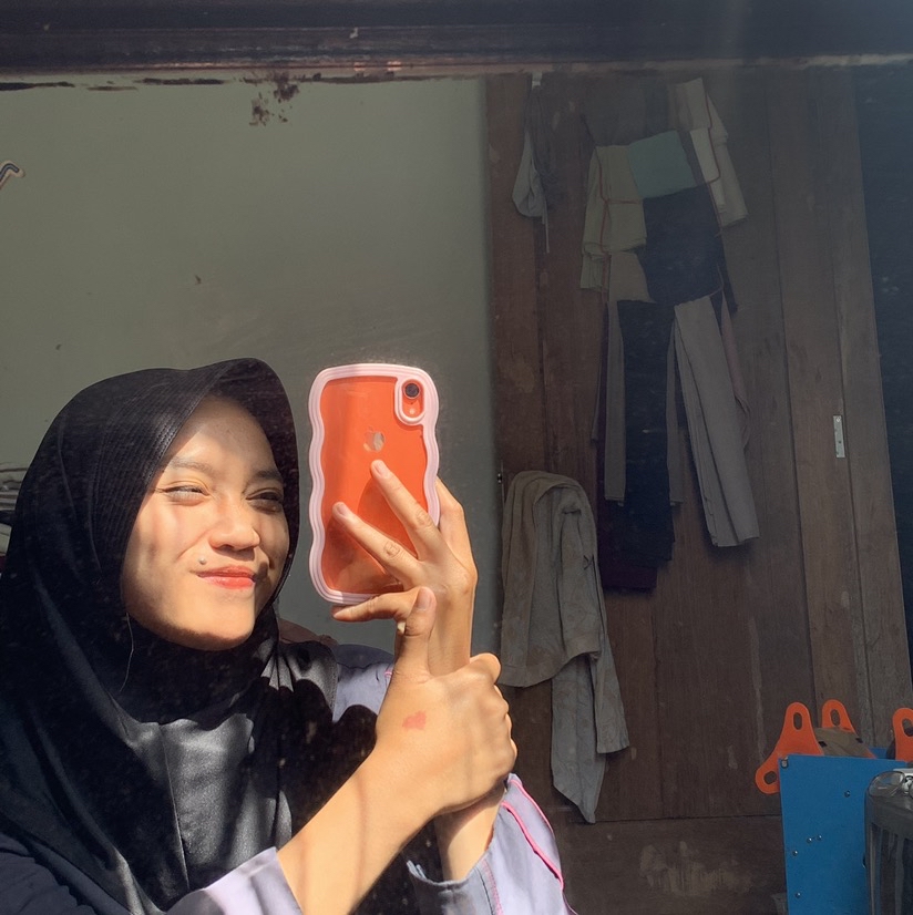 Pomegranate 5% Niacinamide Brightening Moisturizer imgfdn-9c60d5d5-87d2-45f9-b534-7a0e6e48e32e