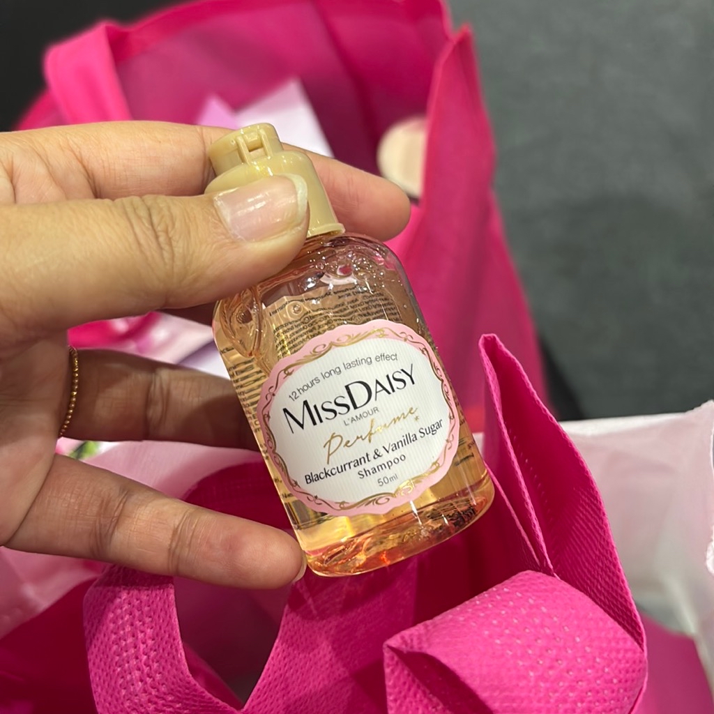 French Perfume Shampoo - Rose and Oud imgfdn-de3d3c63-2ae5-40c5-985a-91274477712a