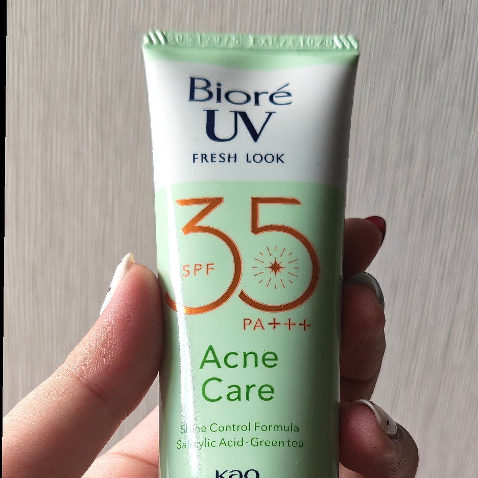UV Fresh Look Acne Care SPF35 imgfdn-23bb59de-065f-4010-bcf2-f27358732f13