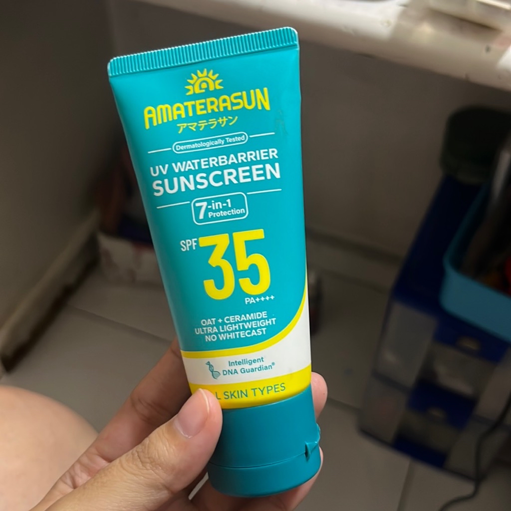 UV WaterBarrier Sunscreen SPF 35 PA++++ imgfdn-0dd70cbc-94d8-48d2-b0c2-d936fa07a1bf
