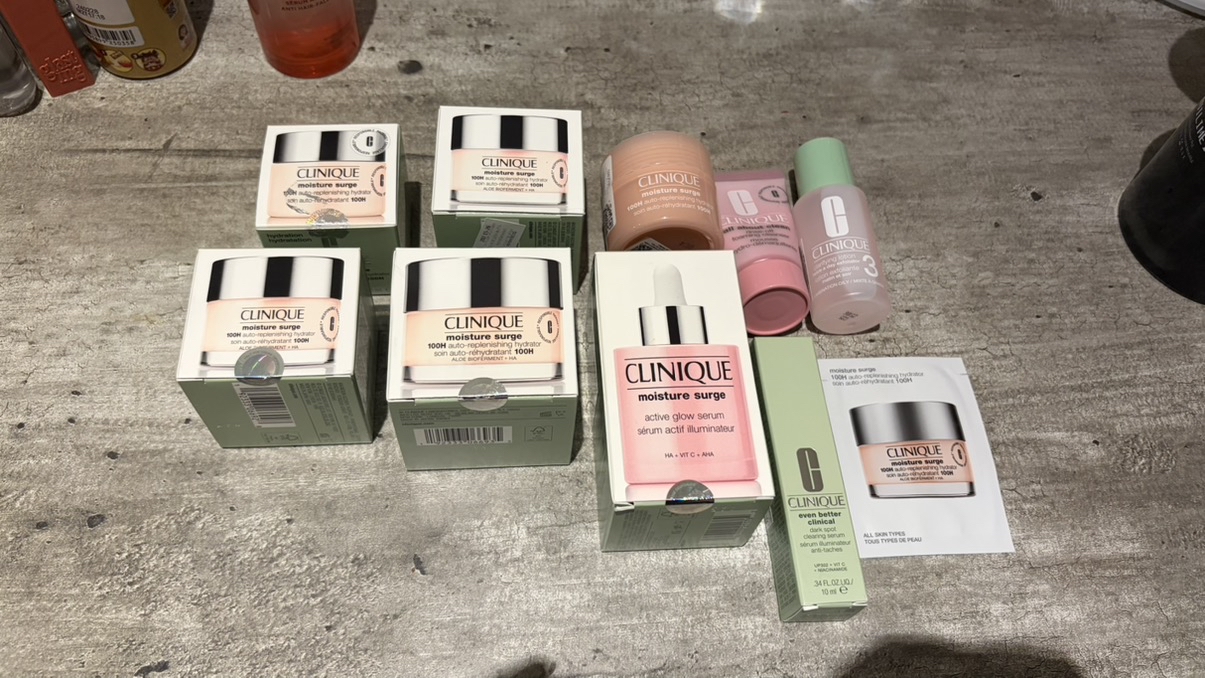 Moisture Surge 100H Auto-Replenishing Hydrator imgfdn-fdbc1876-c1ea-4ff9-8b63-b90b091375d0