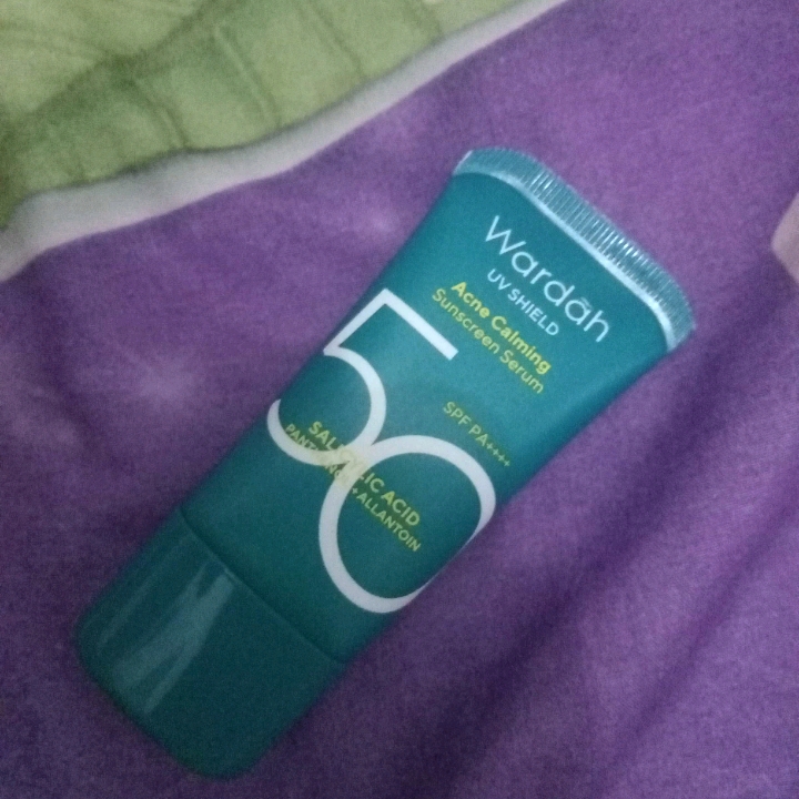 UV Shield Acne Calming Sunscreen Serum SPF 50 PA++++ imgfdn-c89d55b3-db86-4c28-bd26-5f7338b18802