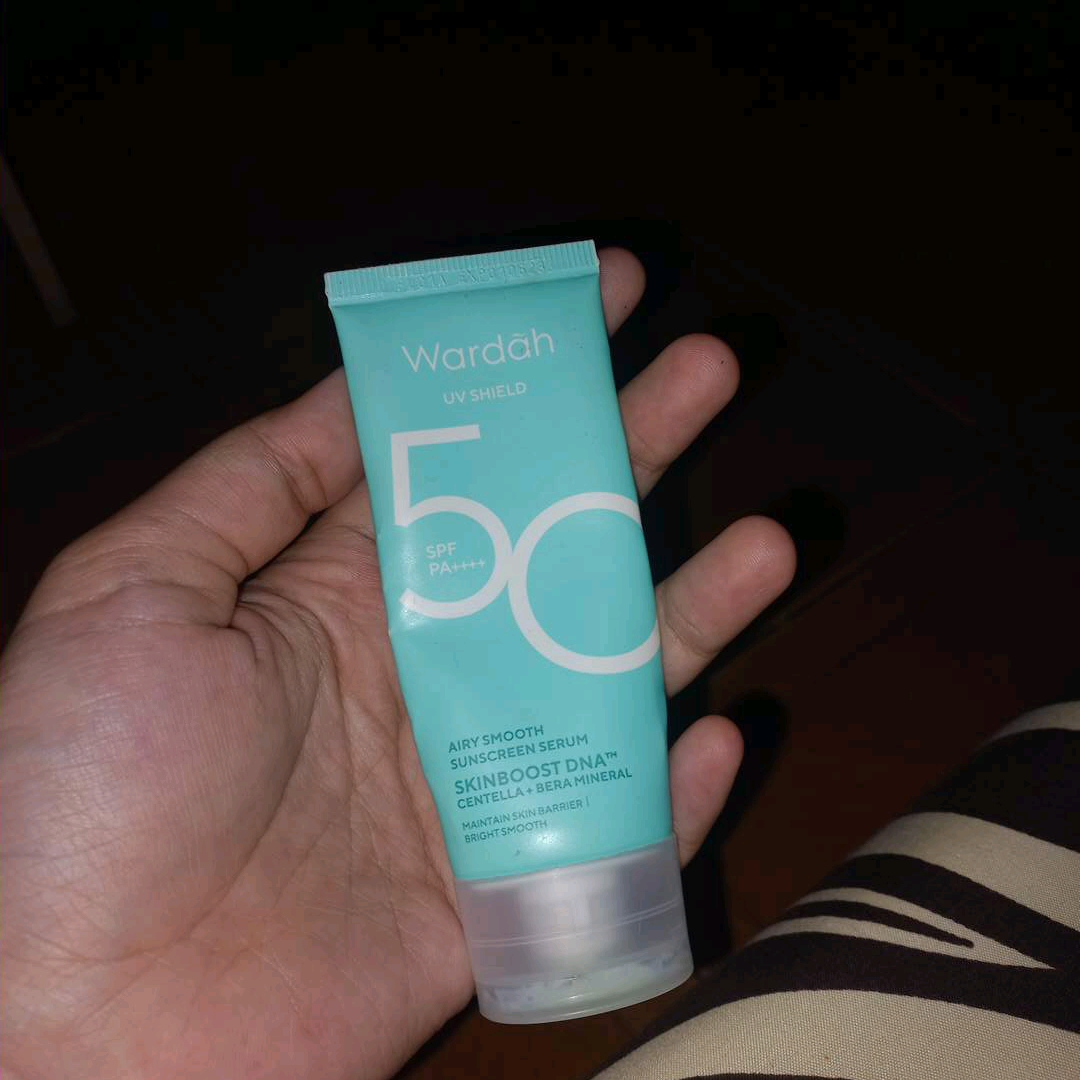 UV Shield Airy Smooth Sunscreen Serum SPF 50 PA++++ imgfdn-7e02b6db-b76a-4aa9-8a58-f58a3a04e148