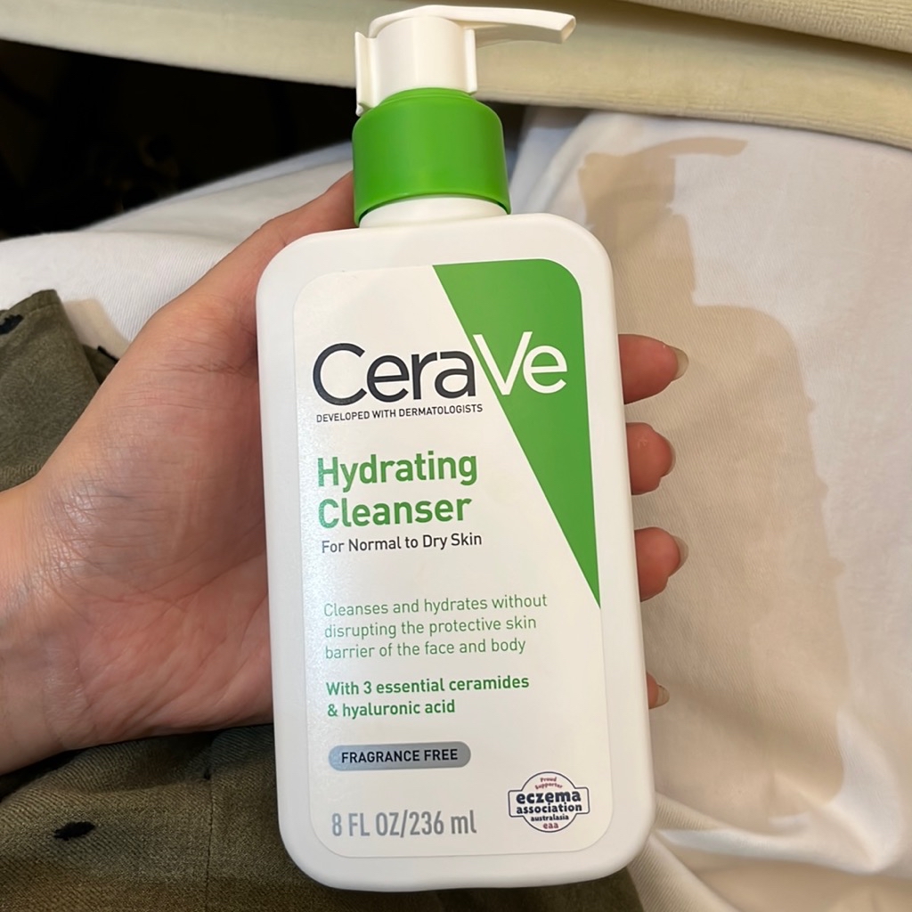 Hydrating Cleanser imgfdn-5bb5f2c1-225f-46df-bc9d-f3901400c313