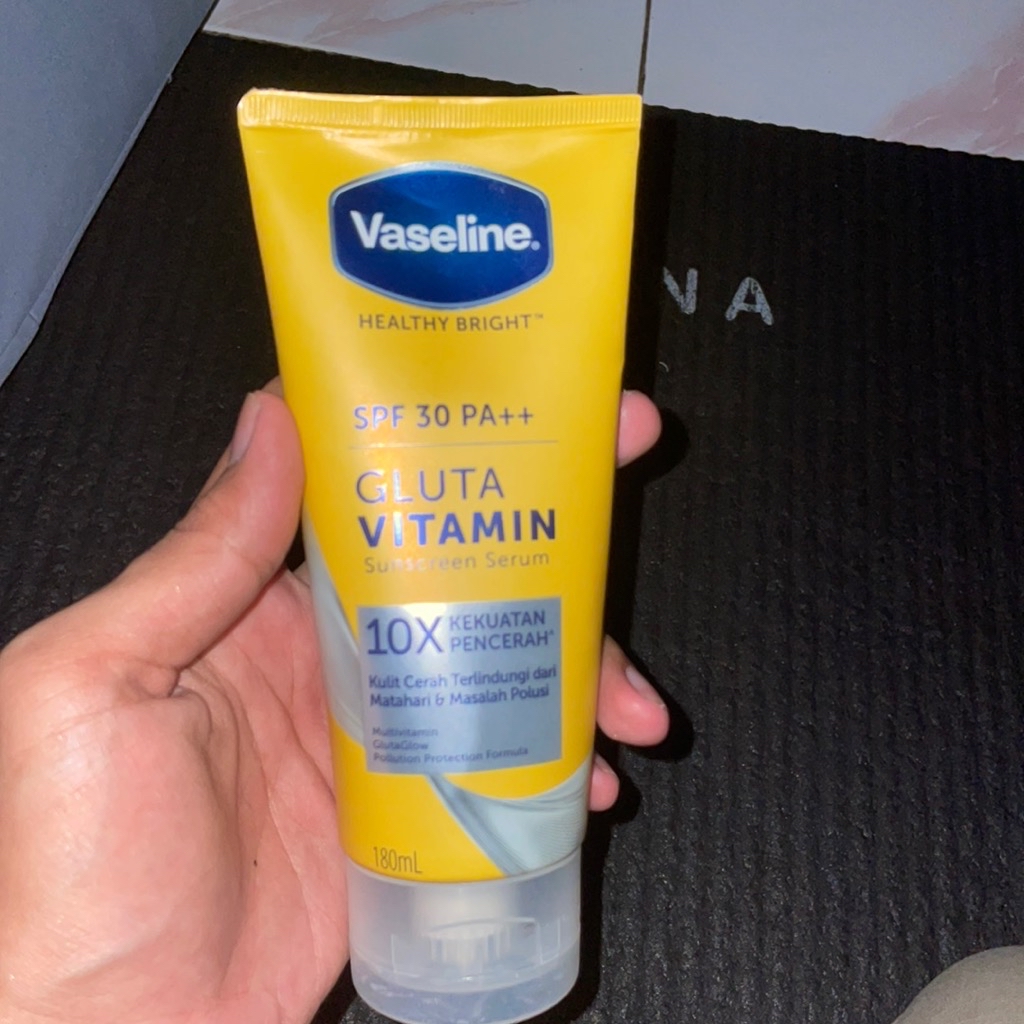 SPF 30 PA++ Gluta Vitamin Sunscreen Serum - Reformulation in August 2023 imgfdn-8740e3fd-e9e2-4df7-9e1a-f19e8e140f97