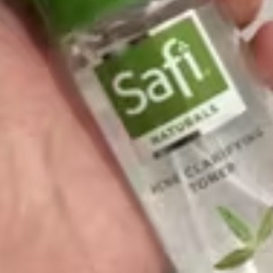 Acne Clarifying Toner imgfdn-927bcd1a-444d-4d70-9c98-79ab861fca1a