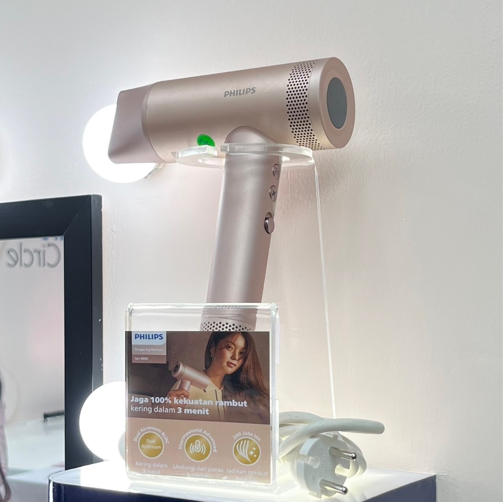 Hair Dryer 8000 Series BHD837/00 imgfdn-0aec7a2e-ad01-460d-bde5-d48a99c354ac