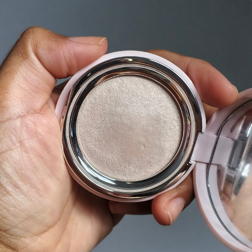 Strobing Highlighter - Venus imgfdn-3708ea51-68dd-417c-9da3-e4724aacaa50
