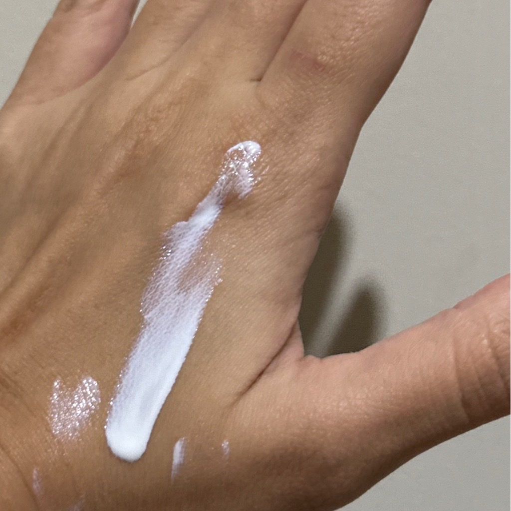 UV Fresh Look Glowing Bright SPF35 imgfdn-d848695f-4564-4e4d-bb4f-97b593dbf6de