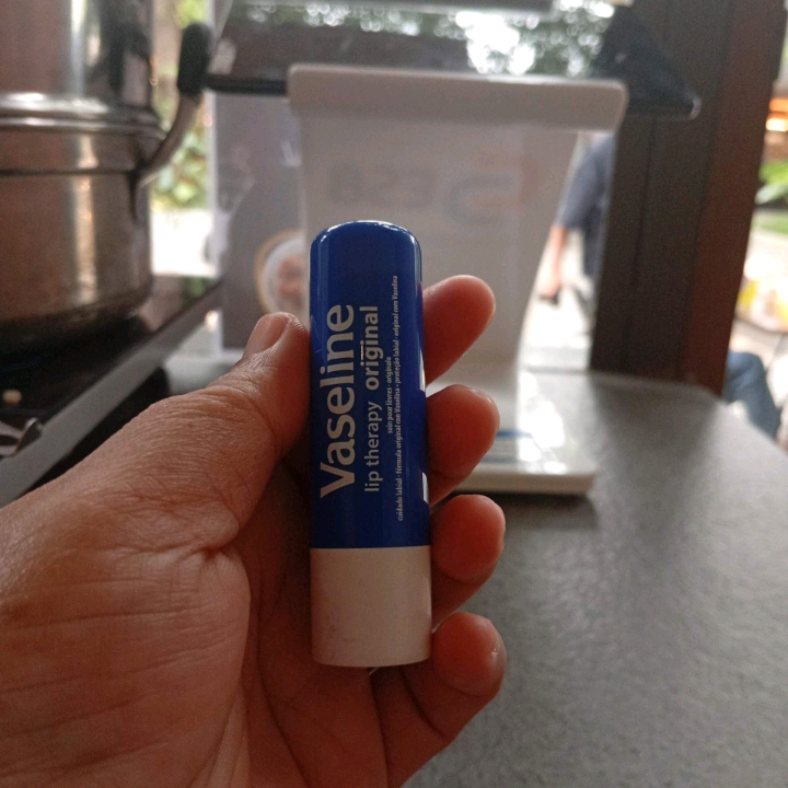 Lip Therapy Stick - Original imgfdn-6cb7f205-752a-47fd-9fda-c5909c7c5298