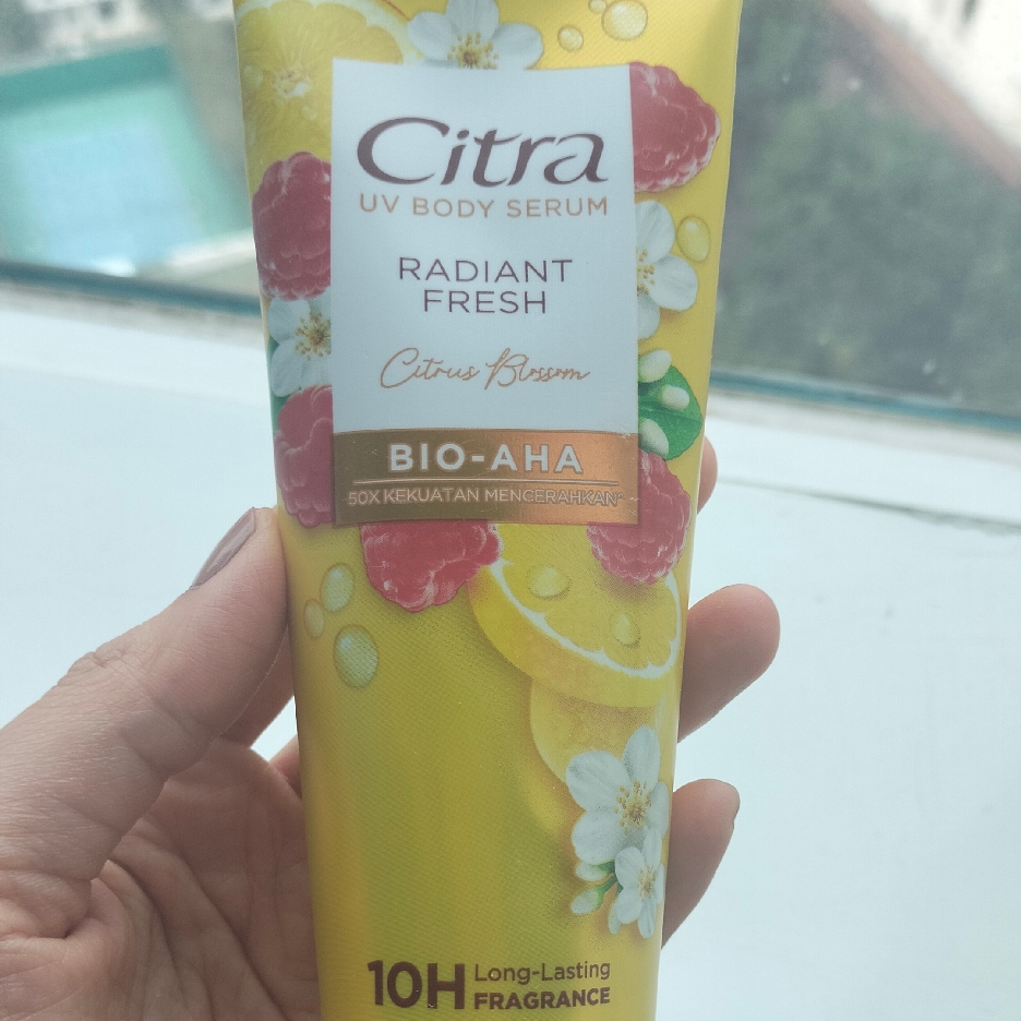 UV Body Serum Radiant Fresh Citrus Blossom imgfdn-5016bd97-d8c0-4b05-afb7-669bcfe39556