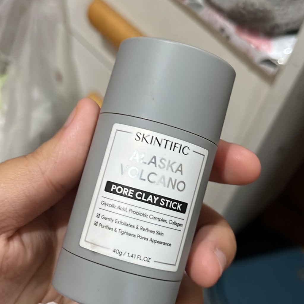 Alaska Volcano Pore Detox Clay Stick imgfdn-4adcf612-28f0-45dc-a5b5-245975cd8f3a