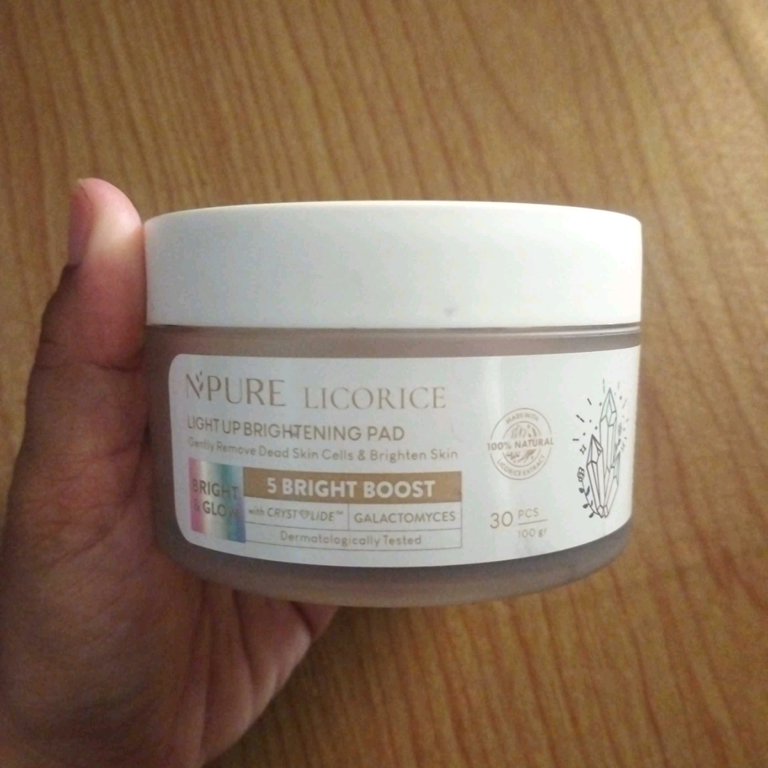 Licorice Light Up Brightening Pad imgfdn-3fd3556e-abac-4835-b66a-408213b2d318