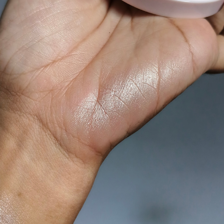 Strobing Highlighter - Venus imgfdn-7df3a462-c0cc-4498-9ca5-9ff490c6cd31