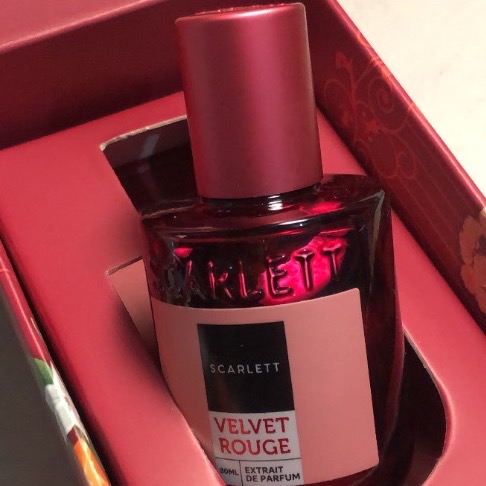 Velvet Rouge Extrait De Parfum imgfdn-1f1aa227-8a2c-4e62-a96d-3472032e9671