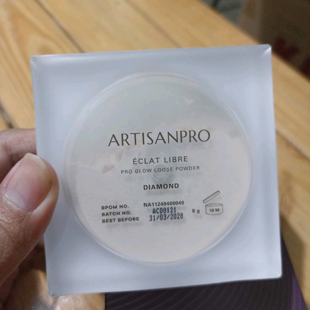 Éclat Libre Pro Glow Loose Powder - Diamond imgfdn-ead7276c-64aa-4f09-8e23-4c769a925ba9