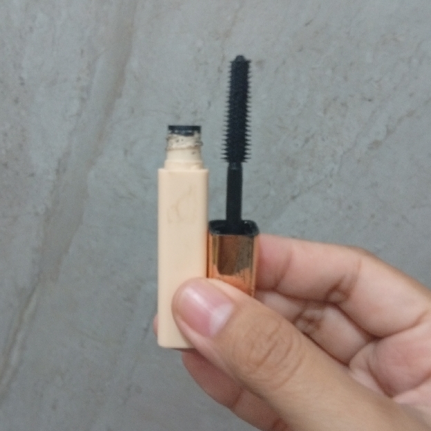 Dream Lash Serum Mascara - Length imgfdn-e95651a9-bd4c-428c-ac3c-b95f66f5bba3