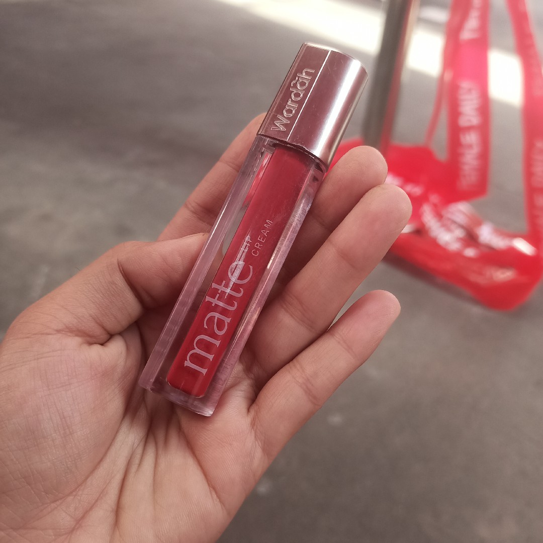 Exclusive Matte Lip Cream - 24 Cherry Go Round imgfdn-1efdbaf5-f794-46df-ab2b-90263f08ff93