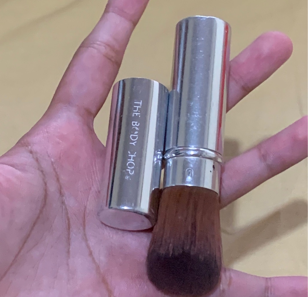 Retractable Blusher Brush imgfdn-64c593eb-af76-4910-bca0-f31a8ec66ff3
