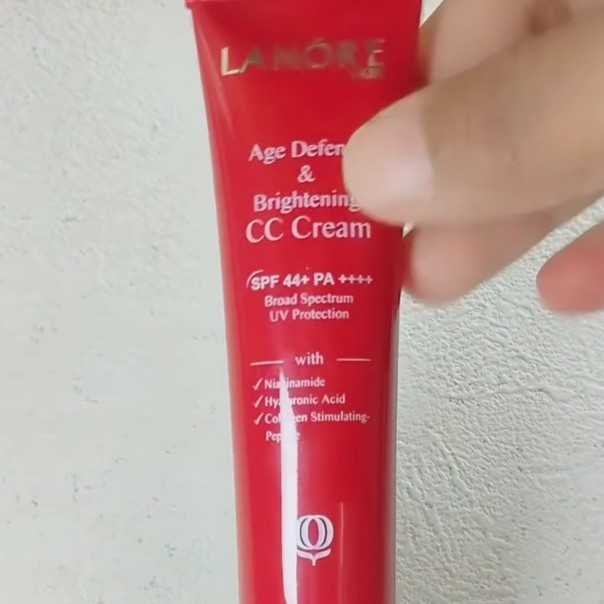 Age Defense & Brightening CC Cream SPF 44+ PA++++ - 02 Sandy Beige imgfdn-130f8060-4d86-4cd6-9353-bc1f9643edda