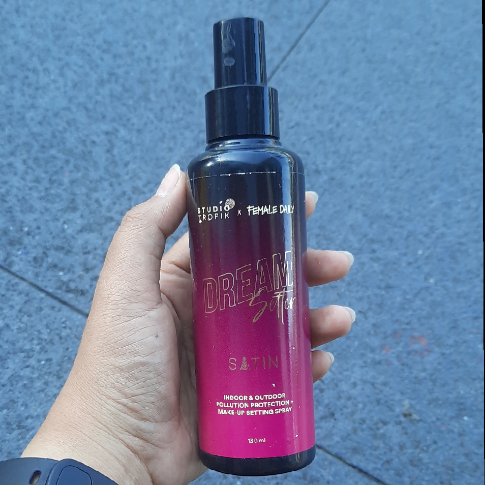 DreamSetter Satin Make up Setting Spray imgfdn-870f7786-383e-4b01-aa8b-72a0b8e91d3a