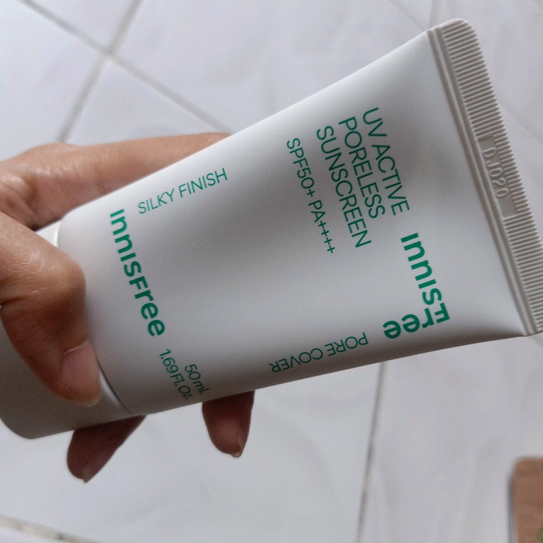 UV Active Poreless Sunscreen SPF50+ PA++++ imgfdn-82f056e9-fef5-4a43-891a-c852c7266f27