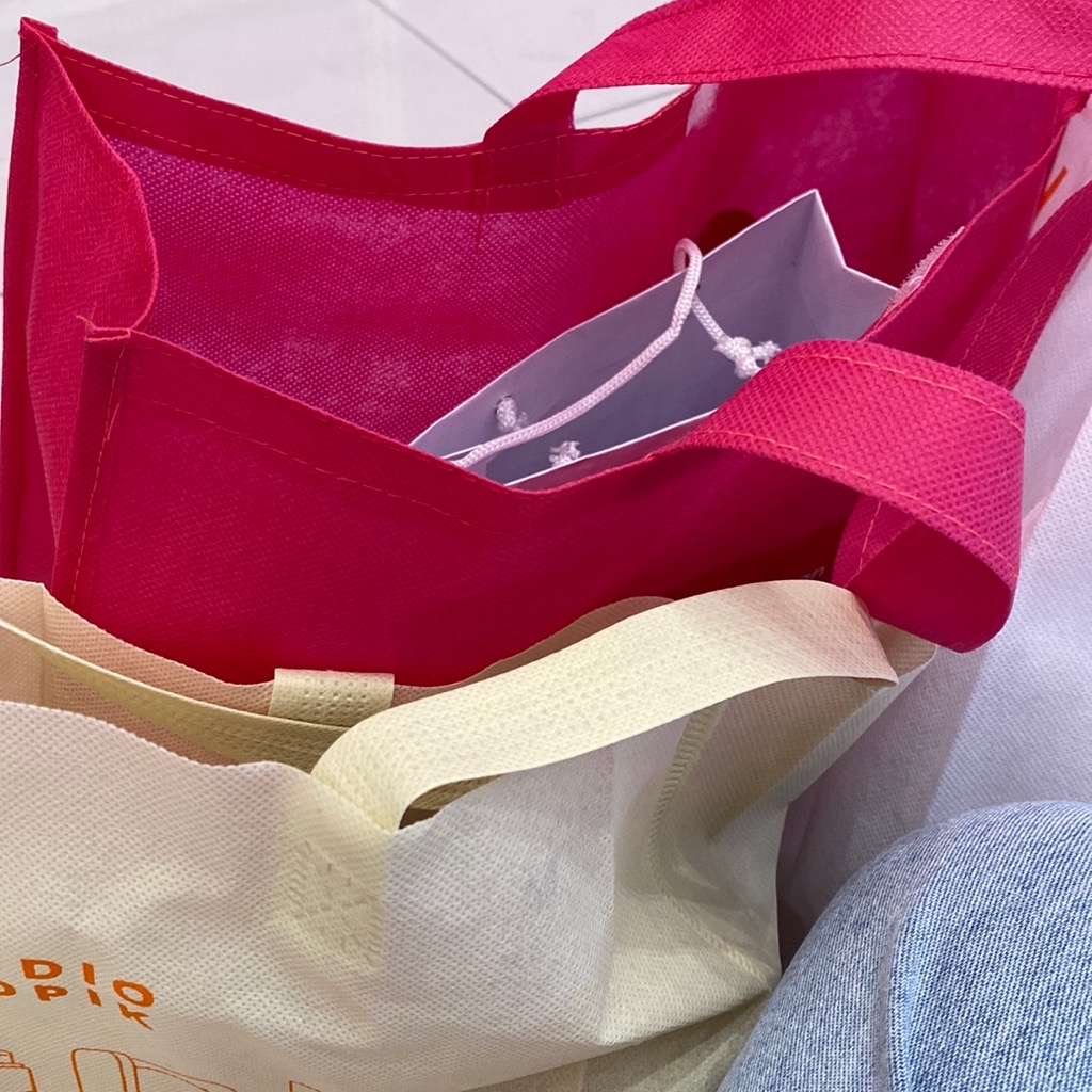 Glasting Liquid Lip - 19 Tawny Silk imgfdn-f68a4582-eac0-49d8-90eb-a7e130e62cad