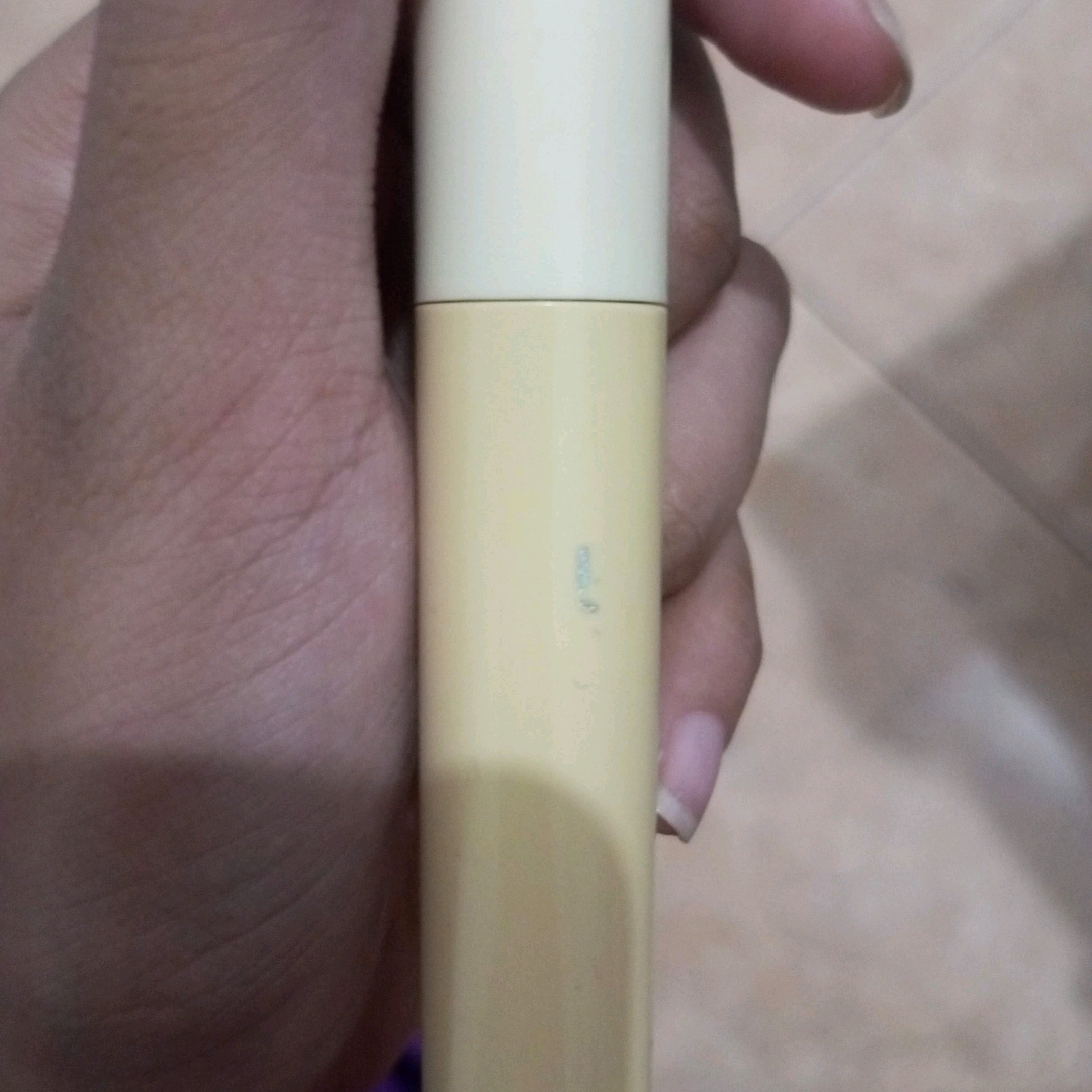 Roll To Clean Mascara Remover imgfdn-1e494546-a3b9-4d5f-a2b4-09f15d138195