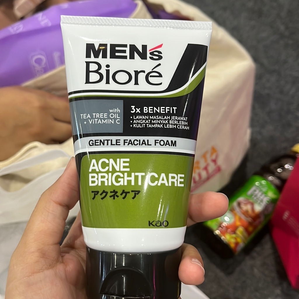 Men's Gentle Facial Foam - Acne Skin Care imgfdn-9afd400f-84e2-4db8-a3ee-fb357230e6b1
