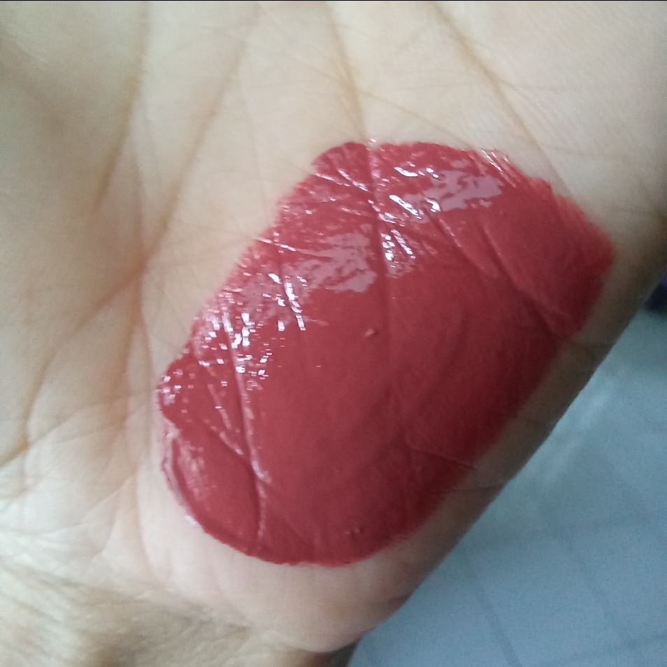 Glasting Liquid Lip - 04 Rosewood Radiance imgfdn-7c5b6835-6967-4a09-9354-543bd51b37fc