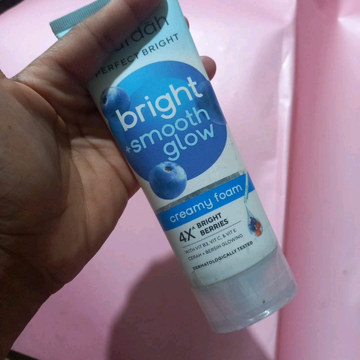 Perfect Bright Bright + Smooth Glow Creamy Foam imgfdn-31553e86-5049-4323-b4e0-ce7b896de336