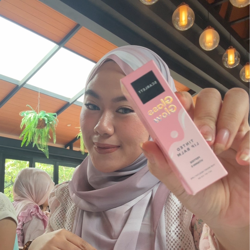 Glass Glow Tinted Lip Balm - Caramel Gloss imgfdn-9a89cfe1-f872-4f6b-83f7-6f2fbc887306