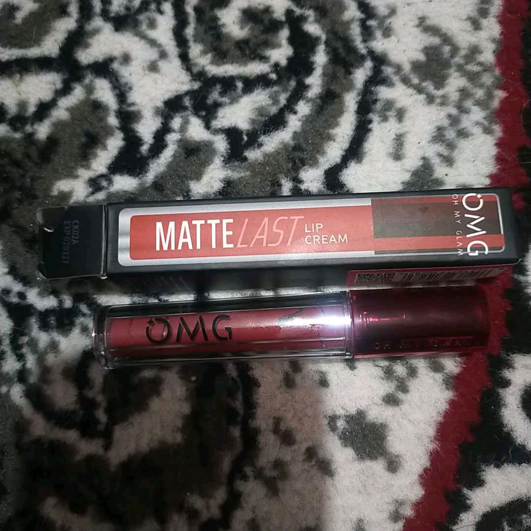 Oh My Glam Mattelast Lip Cream - 30 Cookie Bomb imgfdn-5efd7971-60e5-48e2-9fa9-32cd5758da44