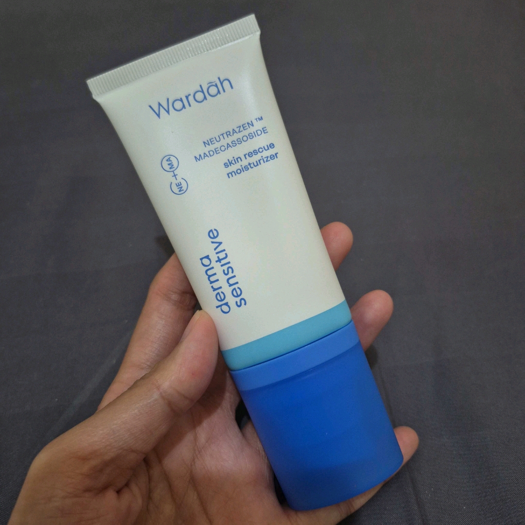 Derma Sensitive Skin Rescue Moisturizer imgfdn-f8176a7f-4e9f-4569-874f-3fe36467847a