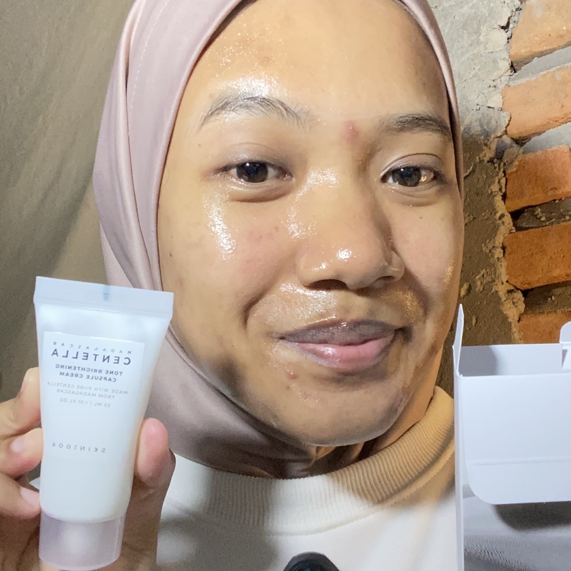 Madagascar Centella Tone Brightening Cleansing Gel Foam imgfdn-8c87be11-2bb4-4704-b0e4-40caaa0c94ed